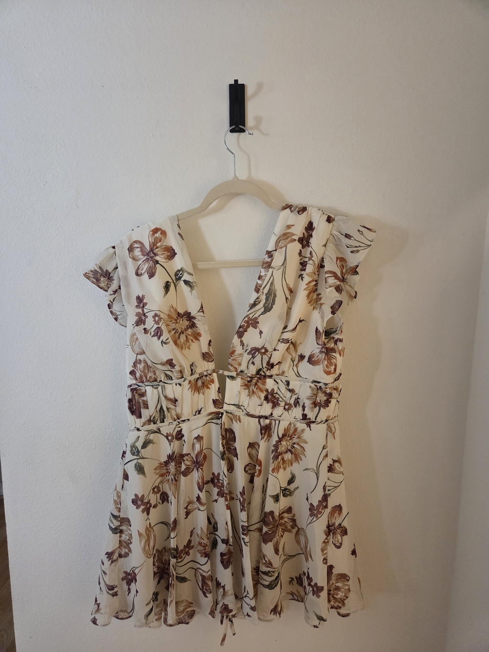Lulu's Flirty Ways Cream Floral Print Flutt, L